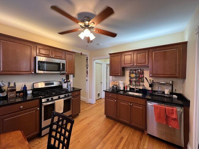 Foto del edificio - 381 Highland Ave