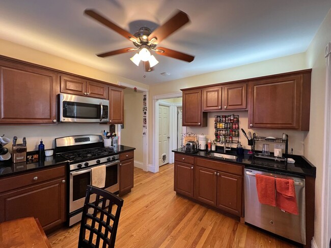 Building Photo - 381 Highland Ave