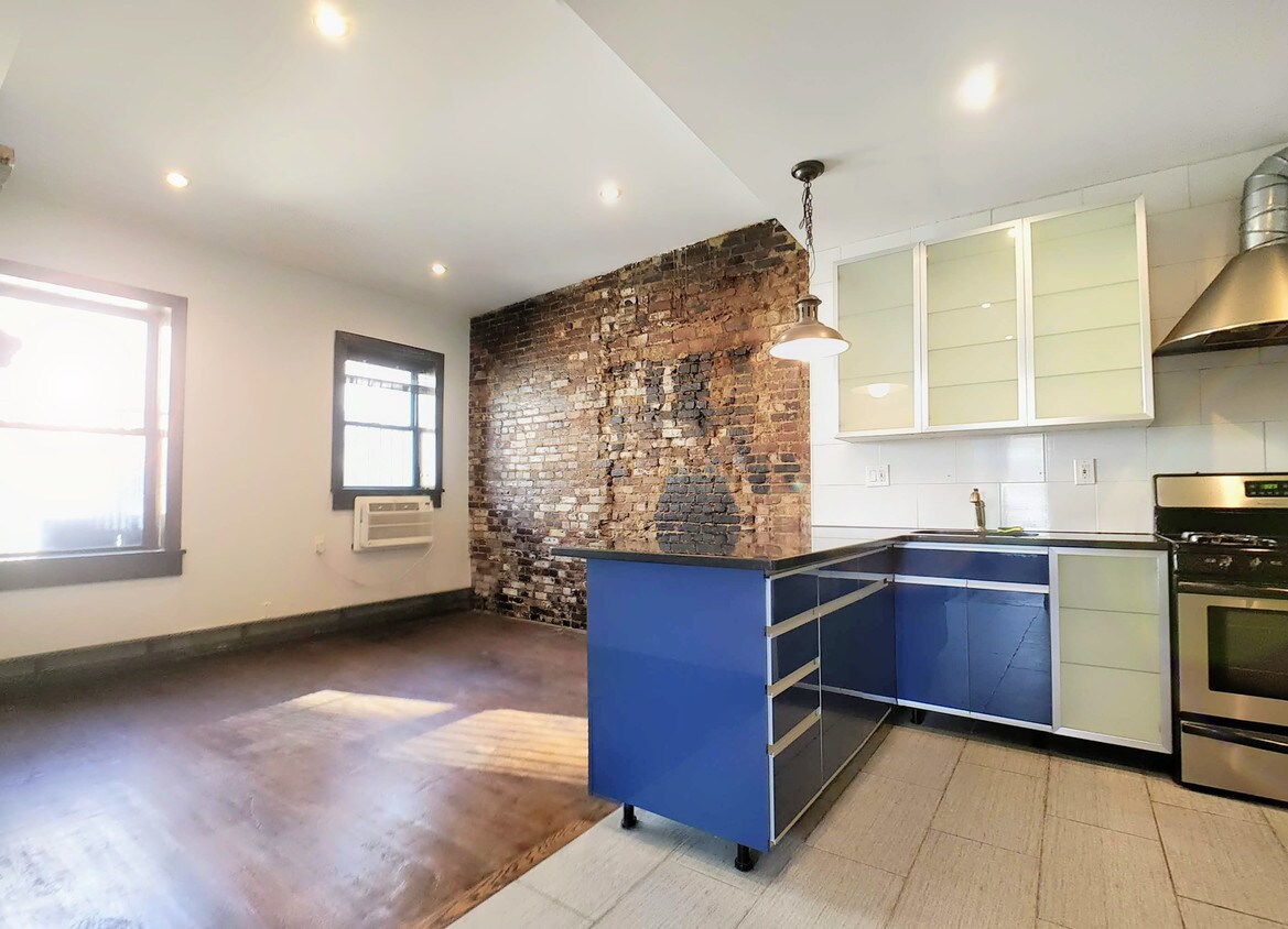 Primary Photo - 103 Essex St