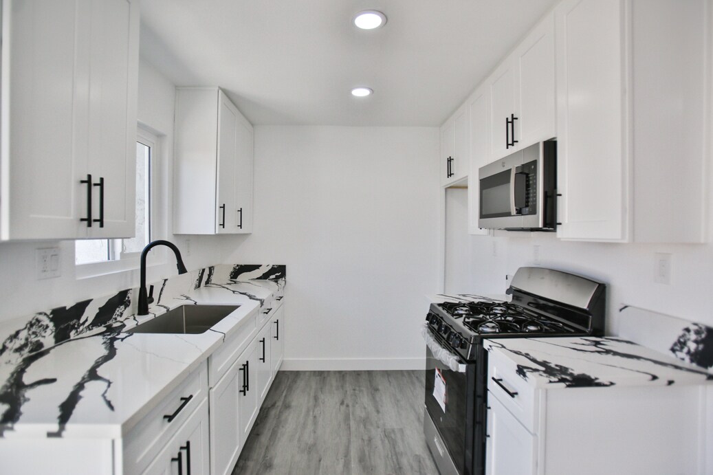 Foto principal - 440 W Holt Ave