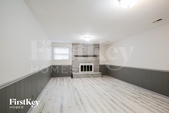 Building Photo - 801 Boleyn Pl