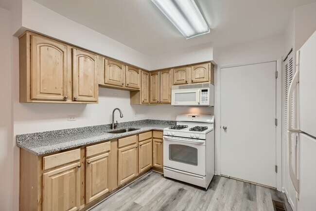 Building Photo - 119 Golden Dr