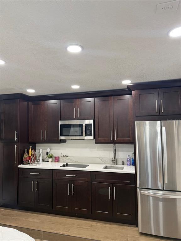 Building Photo - 2046 Valencia Cir