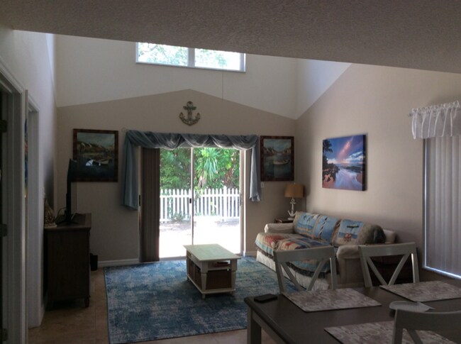 Foto del edificio - 723 Laurel Bay Cir