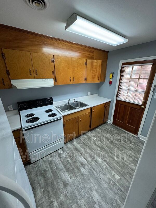 Building Photo - 1045 W Meadow Dr