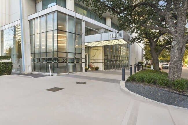 Building Photo - Stunning high rise unit in the affluent Ri...