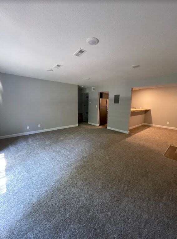 Foto del edificio - 801 Meadowbrook Dr