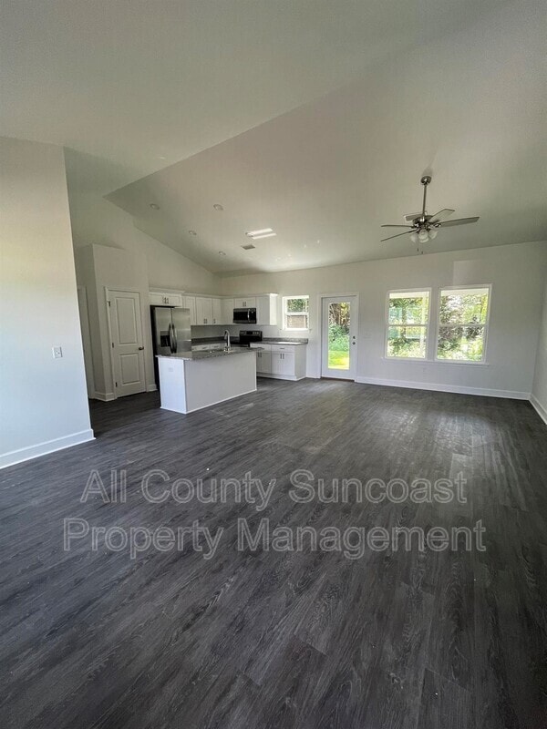 Building Photo - 1605 Willow Road