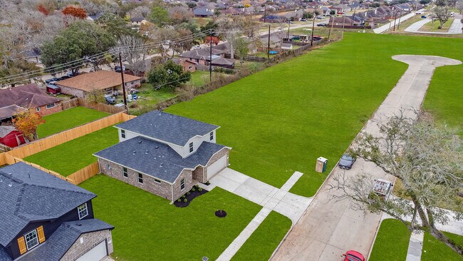 Building Photo - 412 Magnolia Ln