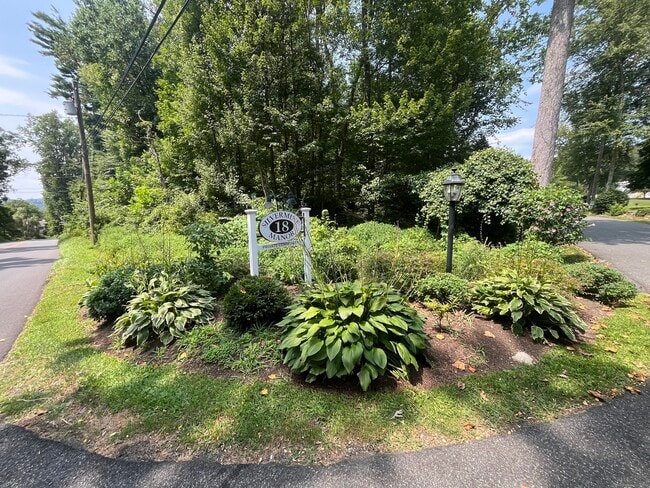 Building Photo - 1 Silvermine Manor