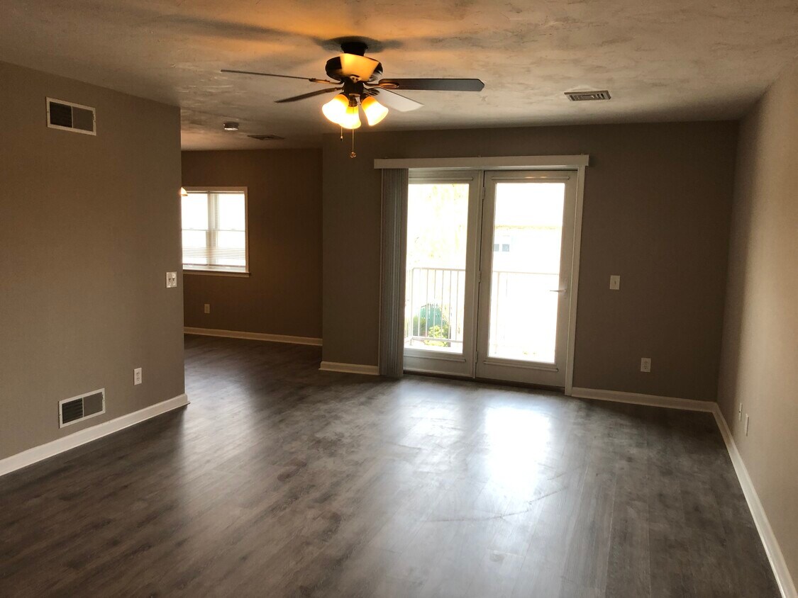 Foto principal - 327 N Pine Ave