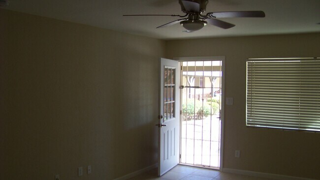Foto del edificio - 6101 E Hollyhock St