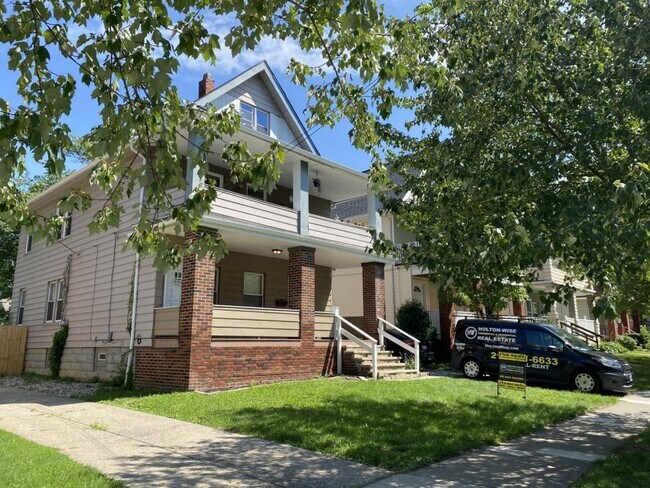Building Photo - 1529 Lakewood Avenue