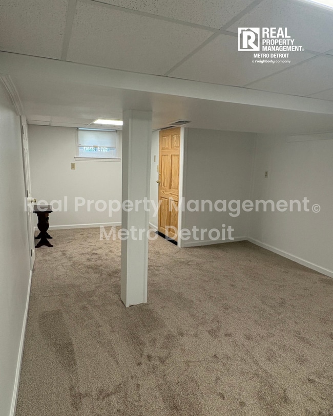 Building Photo - 1-Bedroom Basement Apartment in Pleasant Ridge, Michigan