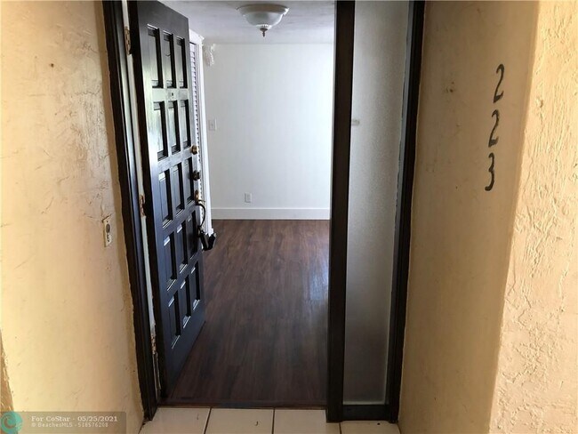 Foto del edificio - 6010 S Falls Cir Dr