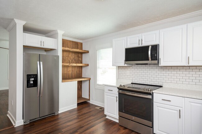 Building Photo - 2 Bed, 1 Bath Home in Downtown Greenville Available