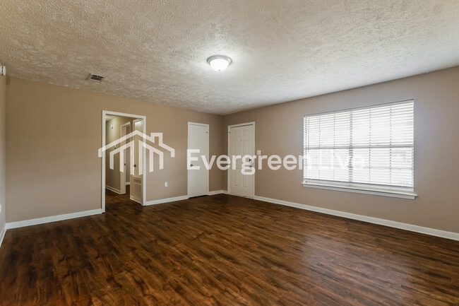 Building Photo - 6153 Floral Dr