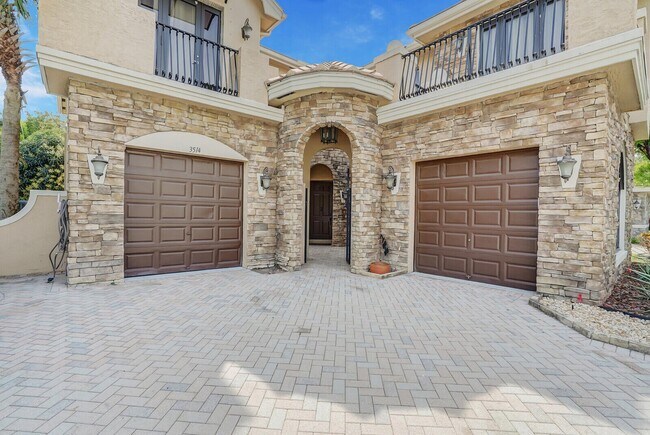 Building Photo - 3514 Collonade Dr