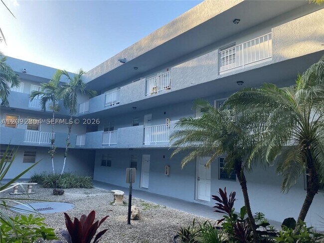 Foto del edificio - 1735 W 60th St
