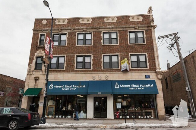 Building Photo - 818 W Diversey Pky