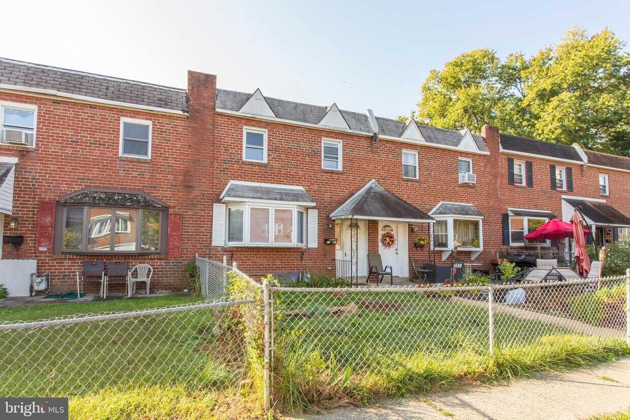 1690 Powell Rd, Brookhaven, PA 19015 Townhome Rentals in Brookhaven