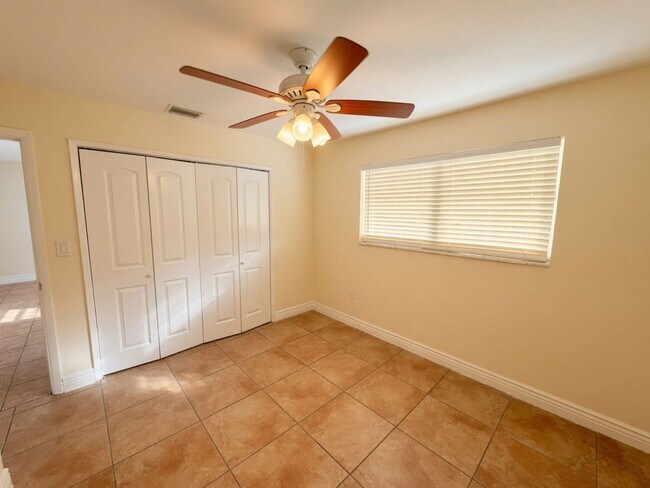 Building Photo - Ventura Blvd FTL 2633-2635