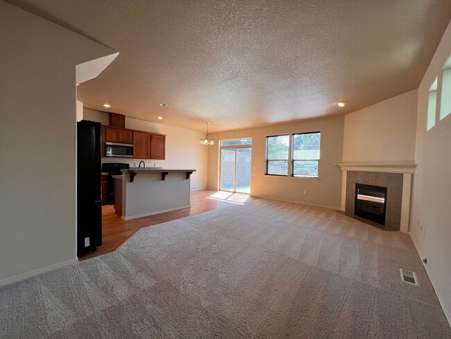 Building Photo - 4 Bedroom Near Vancouver Mall & Peace Health