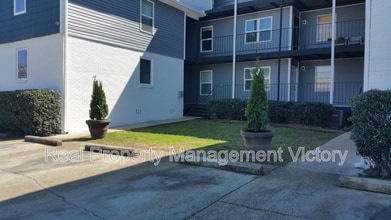 Building Photo - 4233 3rd Ave S