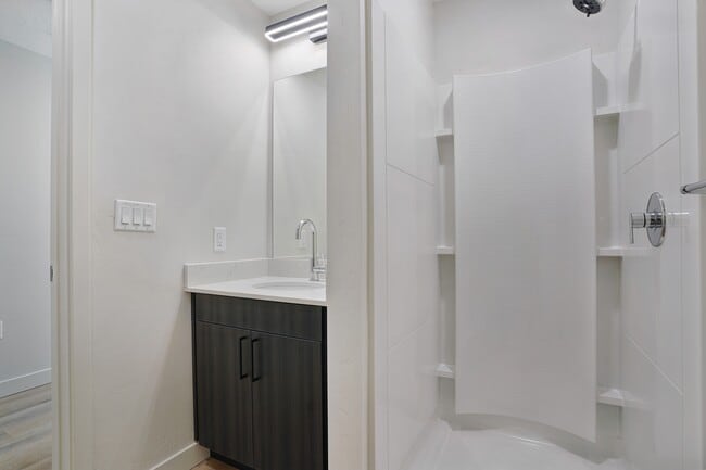 Bathroom - 9Ten West
