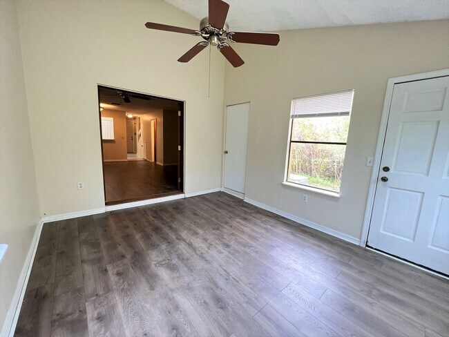 Foto del edificio - AVAILABLE NOW:  Beatiful 2BR/2.5BA Orange Park / Wells Ridge Townhome