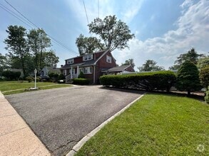 Building Photo - 84 N Vivyen St