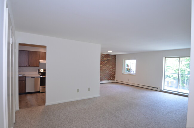Building Photo - 3900 Park Ave