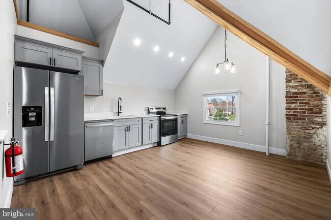 Foto del edificio - 320 W King St