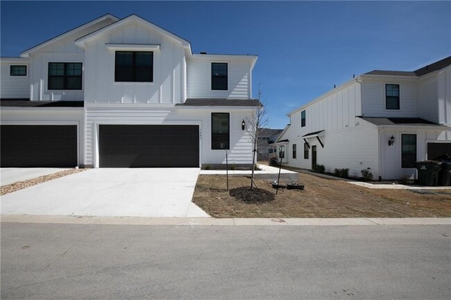 Building Photo - 164 Threshing Rd