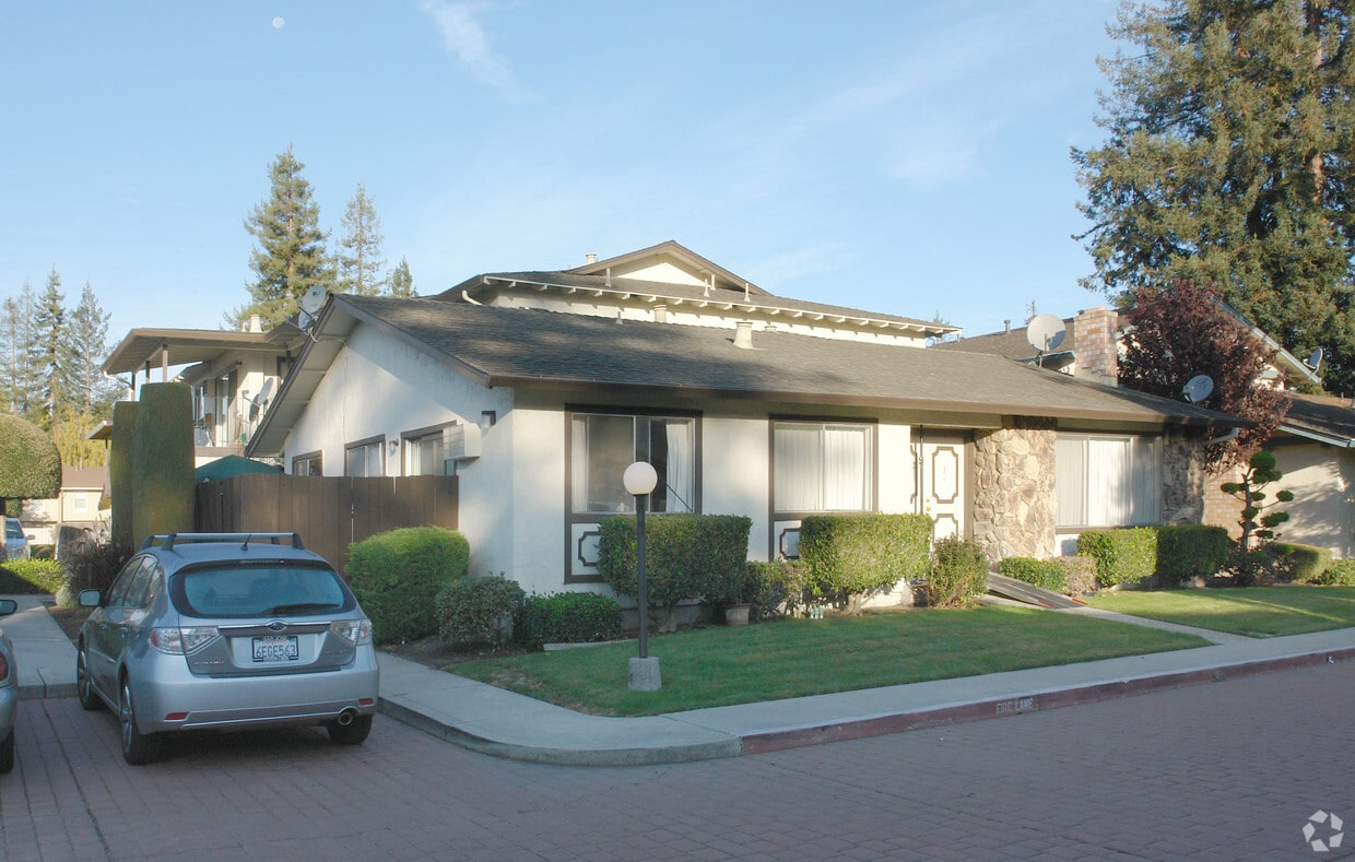 Primary Photo - 1053 Reed Terrace