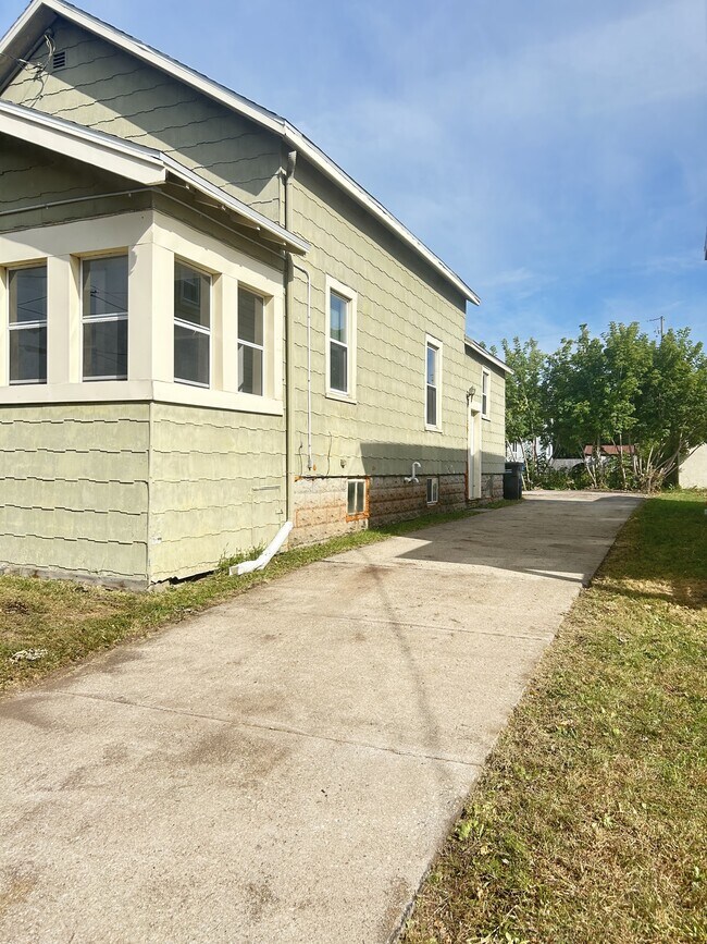 Foto del edificio - 504 Ceape Ave