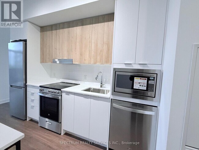 Building Photo - 5081 Hurontario St