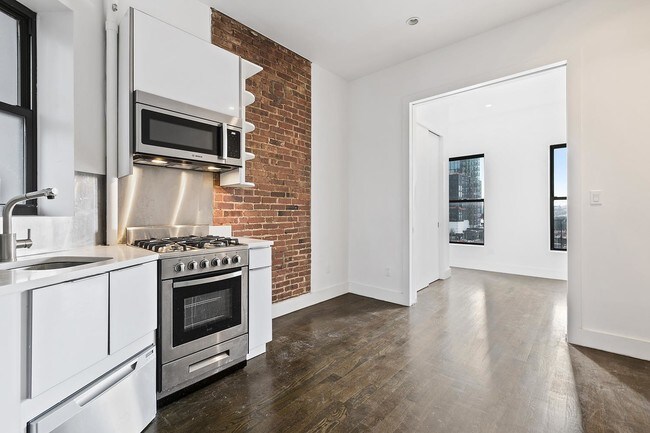 Building Photo - 442 Tenth Avenue