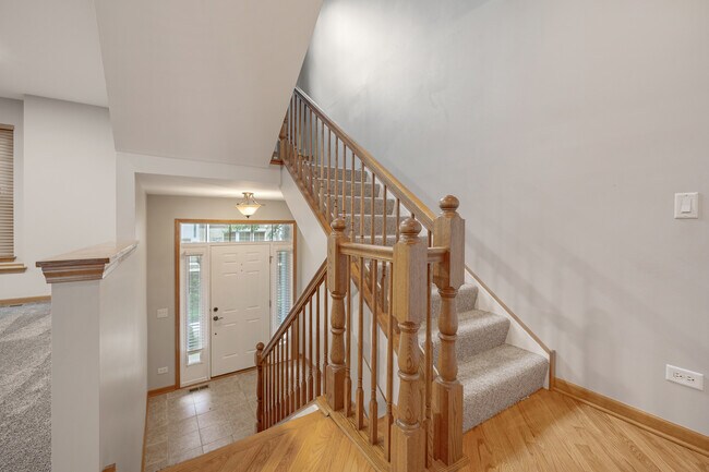 Building Photo - 5568 Cambridge Way