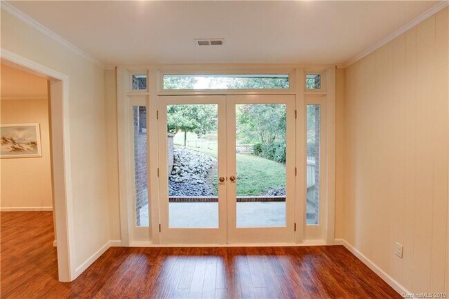 Foto del edificio - 800 Edgewater Dr