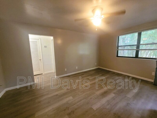 Foto del edificio - 2984 Myra St