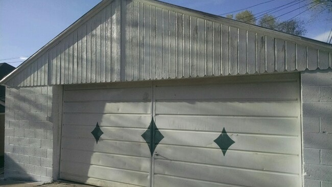 Extra large 2 car garage - 170 N Harrison Blvd Main