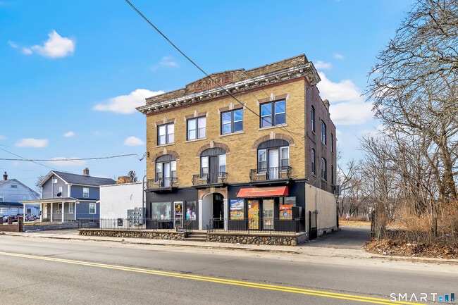 Building Photo - 1472 Baldwin St