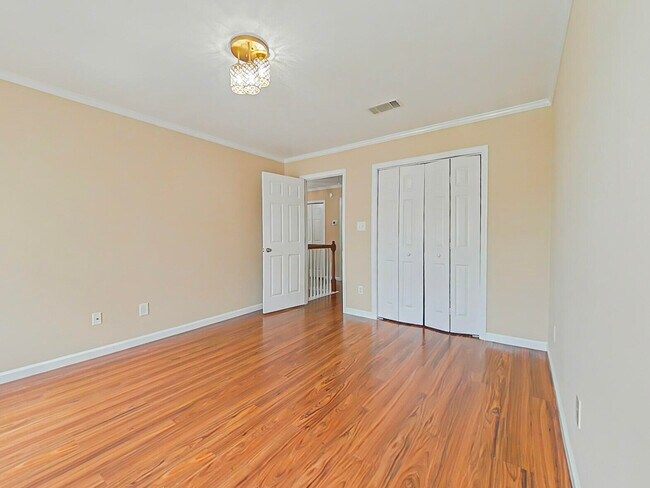 Foto del edificio - 709 Lakeside Landing Ct