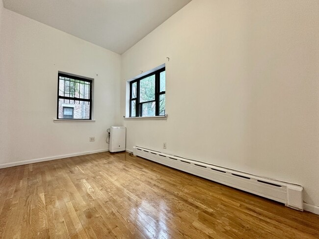 Building Photo - 306 W 106th St