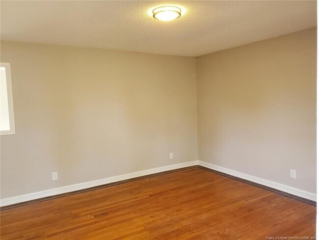 Foto del edificio - 2620 Dinsmore Dr