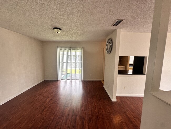 Building Photo - 4202 Pershing Pointe Pl