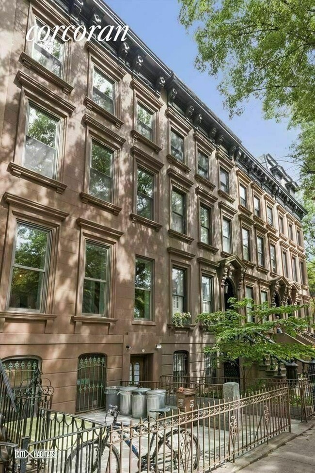 Building Photo - 104 6th Ave