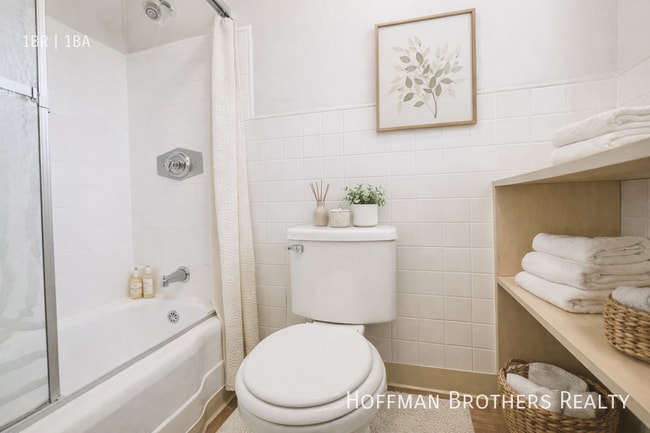 Building Photo - 614 Hauser Blvd