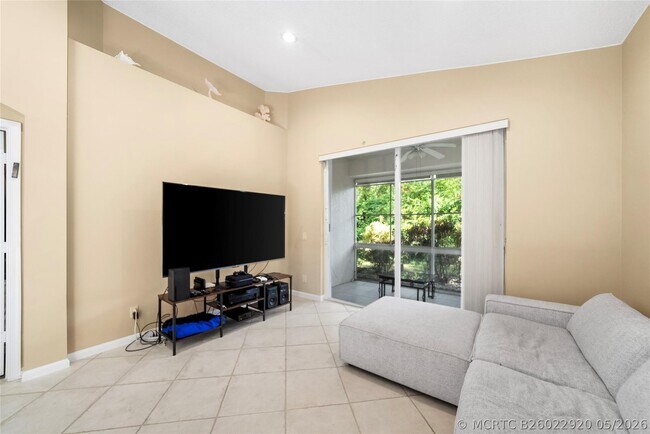 Building Photo - 5021 S La Sedona Cir
